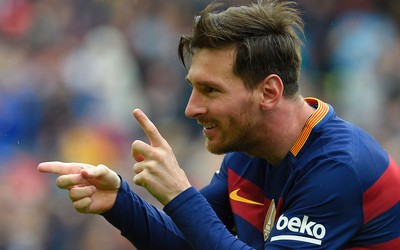 爱游戏-伊萨克接角球前点甩头攻门