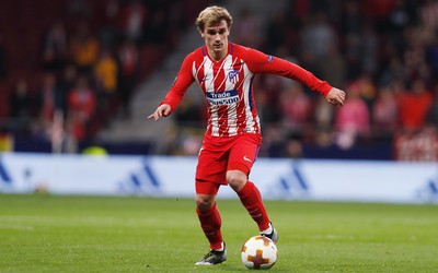 爱游戏焦点-佩德里赛后累得扶膝盖