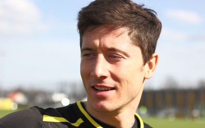 爱游戏独家-加比波蒂略进球后展示T恤标语