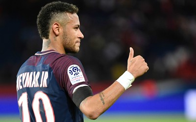 爱游戏快讯-库尼-克罗斯替补席表情凝重